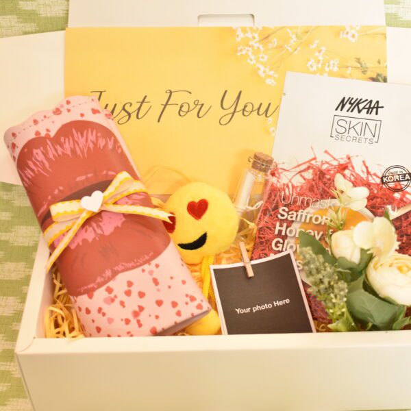 special budgeted cute gift hamper