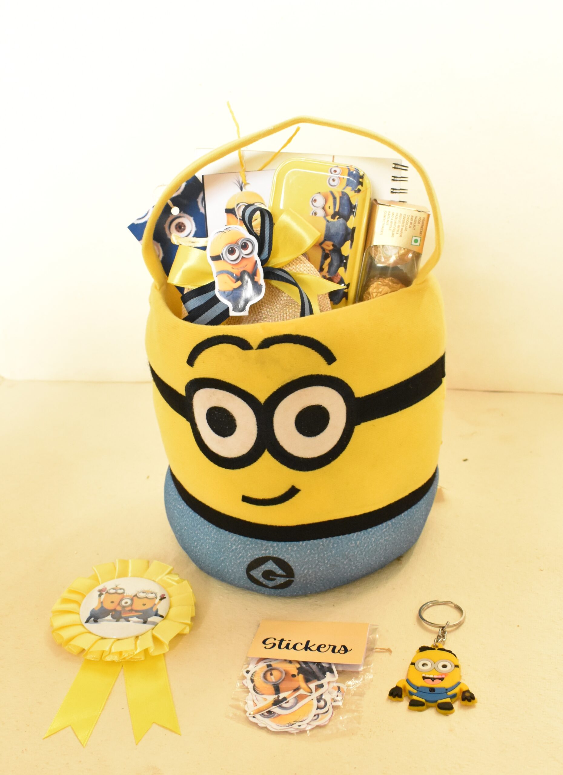 Little Minion Love Basket - Image 2